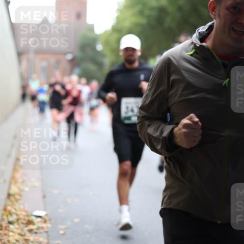 05.10.2025 - 20. swb-Marathon Bremen Michael Strokosch http://msf.ph/oto/9221908 05.10.2025 12:57:37 Laufen  meine-sportfotos.de