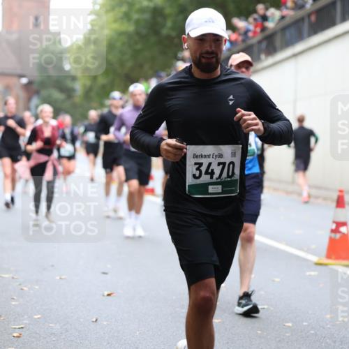 05.10.2025 - 20. swb-Marathon Bremen Michael Strokosch http://msf.ph/oto/9221910 05.10.2025 12:57:38 Laufen 3470 meine-sportfotos.de