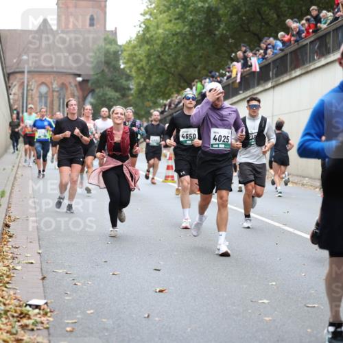 05.10.2025 - 20. swb-Marathon Bremen Michael Strokosch http://msf.ph/oto/9221912 05.10.2025 12:57:38 Laufen 4626, 4650, 4025, 218 meine-sportfotos.de