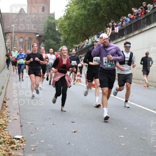 05.10.2025 - 20. swb-Marathon Bremen Michael Strokosch http://msf.ph/oto/9221913 05.10.2025 12:57:39 Laufen 4650, 4696, 4025, 10, 59, 413 meine-sportfotos.de