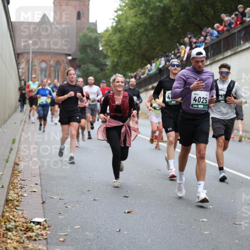 05.10.2025 - 20. swb-Marathon Bremen Michael Strokosch http://msf.ph/oto/9221914 05.10.2025 12:57:39 Laufen 4025 meine-sportfotos.de