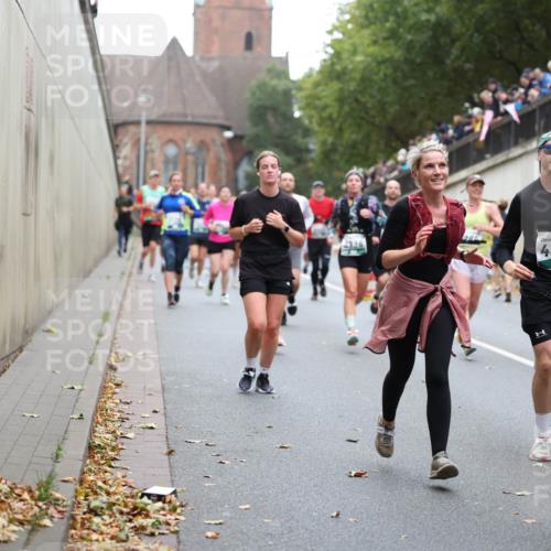 05.10.2025 - 20. swb-Marathon Bremen Michael Strokosch http://msf.ph/oto/9221918 05.10.2025 12:57:40 Laufen 4650 meine-sportfotos.de