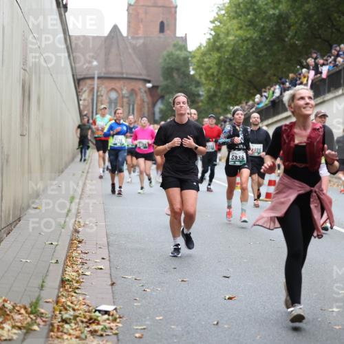 05.10.2025 - 20. swb-Marathon Bremen Michael Strokosch http://msf.ph/oto/9221920 05.10.2025 12:57:40 Laufen 7136, 5938, 596, 4650, 1 meine-sportfotos.de