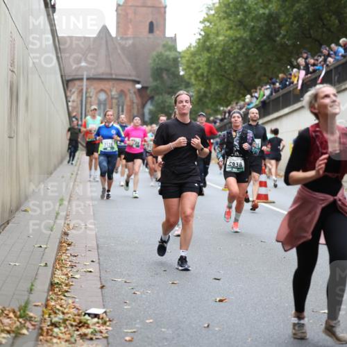 05.10.2025 - 20. swb-Marathon Bremen Michael Strokosch http://msf.ph/oto/9221921 05.10.2025 12:57:40 Laufen 7136, 5938, 4650 meine-sportfotos.de