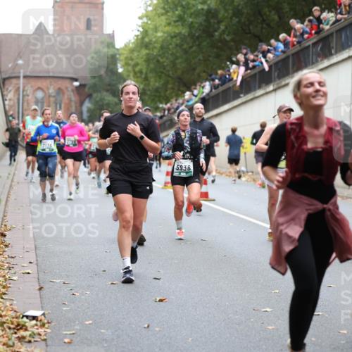 05.10.2025 - 20. swb-Marathon Bremen Michael Strokosch http://msf.ph/oto/9221923 05.10.2025 12:57:41 Laufen 7136, 2788, 5938 meine-sportfotos.de