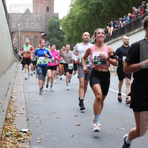 05.10.2025 - 20. swb-Marathon Bremen Michael Strokosch http://msf.ph/oto/9221928 05.10.2025 12:57:42 Laufen 7136, 2788, 284, 75, 90 meine-sportfotos.de