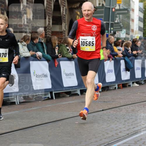 05.10.2025 - 20. swb-Marathon Bremen Strokosch-Dieckow http://msf.ph/oto/9221929 05.10.2025 10:40:27 Ziel 10070, 10565, 10686, 11114 meine-sportfotos.de