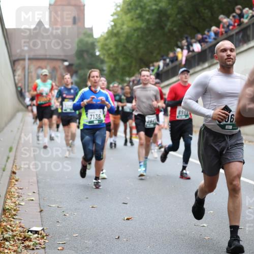 05.10.2025 - 20. swb-Marathon Bremen Michael Strokosch http://msf.ph/oto/9221931 05.10.2025 12:57:44 Laufen 896, 7136, 06 meine-sportfotos.de
