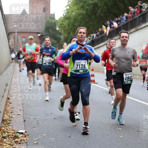 05.10.2025 - 20. swb-Marathon Bremen Michael Strokosch http://msf.ph/oto/9221935 05.10.2025 12:57:45 Laufen 3371, 7136, 294, 8969 meine-sportfotos.de