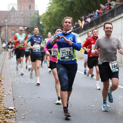 05.10.2025 - 20. swb-Marathon Bremen Michael Strokosch http://msf.ph/oto/9221936 05.10.2025 12:57:45 Laufen 371, 27, 7136, 110, 6, 294, 8969 meine-sportfotos.de