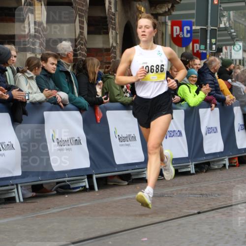 05.10.2025 - 20. swb-Marathon Bremen Strokosch-Dieckow http://msf.ph/oto/9221937 05.10.2025 10:40:30 Ziel 10686, 11114 meine-sportfotos.de