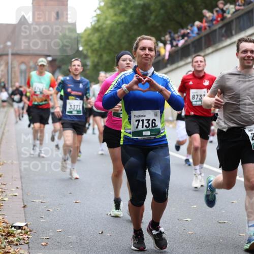 05.10.2025 - 20. swb-Marathon Bremen Michael Strokosch http://msf.ph/oto/9221938 05.10.2025 12:57:45 Laufen 3371, 7136, 8732, 294, 896 meine-sportfotos.de
