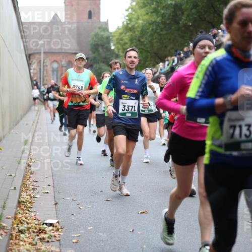 05.10.2025 - 20. swb-Marathon Bremen Michael Strokosch http://msf.ph/oto/9221940 05.10.2025 12:57:46 Laufen 2749, 33, 71, 7136 meine-sportfotos.de
