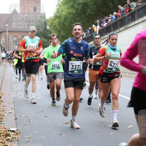 05.10.2025 - 20. swb-Marathon Bremen Michael Strokosch http://msf.ph/oto/9221943 05.10.2025 12:57:47 Laufen 5740, 9045, 3371, 4271, 27 meine-sportfotos.de