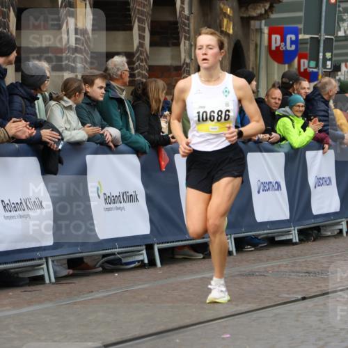 05.10.2025 - 20. swb-Marathon Bremen Strokosch-Dieckow http://msf.ph/oto/9221944 05.10.2025 10:40:30 Ziel 10686, 11114 meine-sportfotos.de