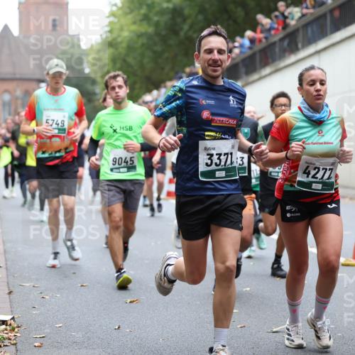 05.10.2025 - 20. swb-Marathon Bremen Michael Strokosch http://msf.ph/oto/9221946 05.10.2025 12:57:47 Laufen 5749, 9045, 3371, 3, 4277, 47, 11 meine-sportfotos.de