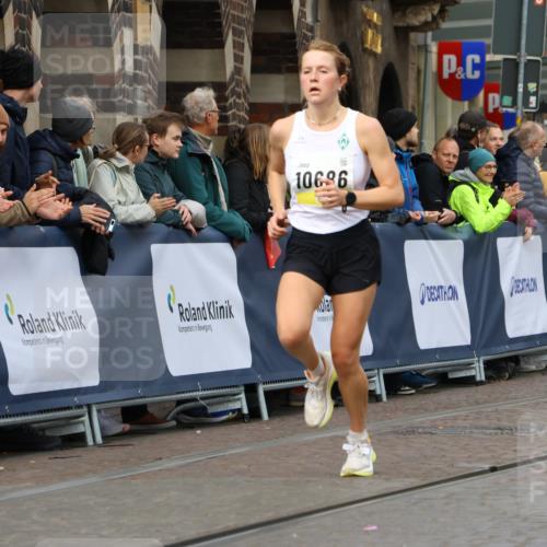 05.10.2025 - 20. swb-Marathon Bremen Strokosch-Dieckow http://msf.ph/oto/9221947 05.10.2025 10:40:30 Ziel 10686, 11114 meine-sportfotos.de