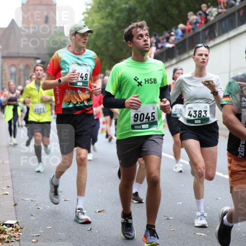 05.10.2025 - 20. swb-Marathon Bremen Michael Strokosch http://msf.ph/oto/9221950 05.10.2025 12:57:48 Laufen 8088, 4, 9, 9045, 318, 4383, 92, 9063, 390 meine-sportfotos.de
