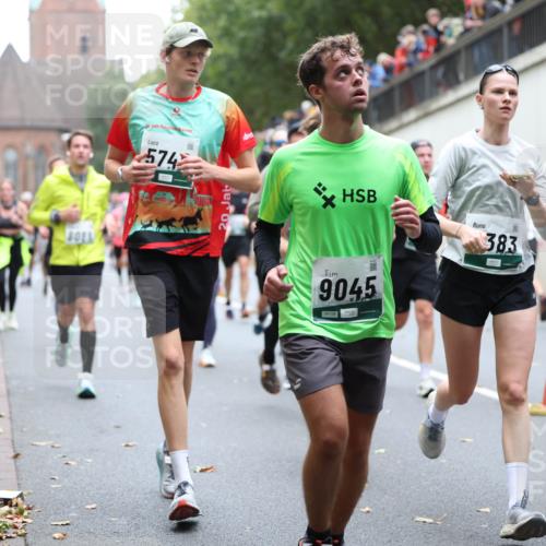 05.10.2025 - 20. swb-Marathon Bremen Michael Strokosch http://msf.ph/oto/9221952 05.10.2025 12:57:49 Laufen 574, 20, 9045, 04108, 383, 2063 meine-sportfotos.de