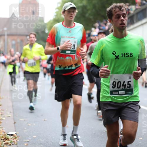 05.10.2025 - 20. swb-Marathon Bremen Michael Strokosch http://msf.ph/oto/9221953 05.10.2025 12:57:49 Laufen 4383, 9045, 04108 meine-sportfotos.de