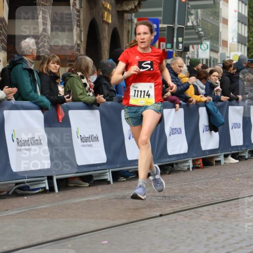 05.10.2025 - 20. swb-Marathon Bremen Strokosch-Dieckow http://msf.ph/oto/9221955 05.10.2025 10:40:34 Ziel 11114 meine-sportfotos.de