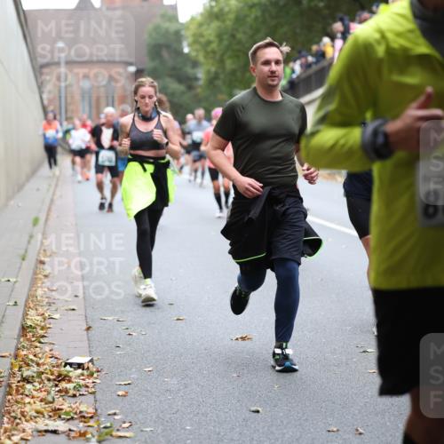 05.10.2025 - 20. swb-Marathon Bremen Michael Strokosch http://msf.ph/oto/9221960 05.10.2025 12:57:52 Laufen 8088 meine-sportfotos.de