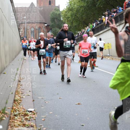 05.10.2025 - 20. swb-Marathon Bremen Michael Strokosch http://msf.ph/oto/9221961 05.10.2025 12:57:53 Laufen 6360, 61, 6119, 1244, 3136, 57 meine-sportfotos.de