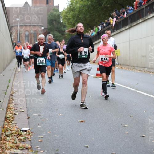 05.10.2025 - 20. swb-Marathon Bremen Michael Strokosch http://msf.ph/oto/9221963 05.10.2025 12:57:54 Laufen 6360, 6119, 1244 meine-sportfotos.de