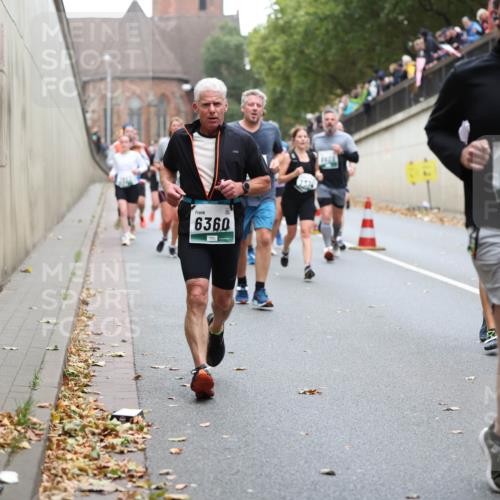 05.10.2025 - 20. swb-Marathon Bremen Michael Strokosch http://msf.ph/oto/9221969 05.10.2025 12:57:56 Laufen 6360, 7324, 6119 meine-sportfotos.de