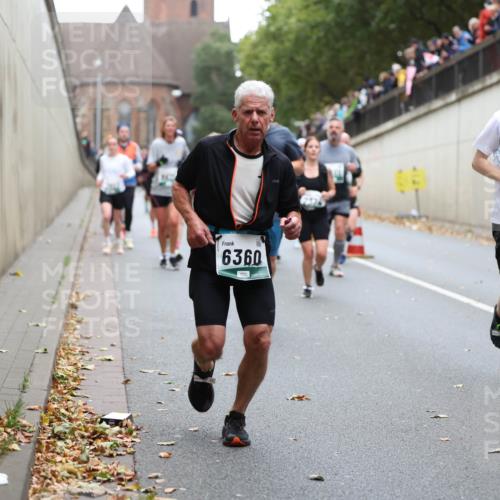 05.10.2025 - 20. swb-Marathon Bremen Michael Strokosch http://msf.ph/oto/9221970 05.10.2025 12:57:56 Laufen 6360 meine-sportfotos.de