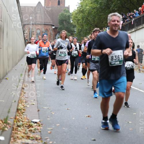 05.10.2025 - 20. swb-Marathon Bremen Michael Strokosch http://msf.ph/oto/9221971 05.10.2025 12:57:58 Laufen 2725, 8975, 5292, 2857, 8912, 8361, 7374 meine-sportfotos.de