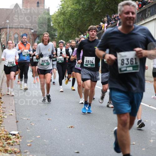 05.10.2025 - 20. swb-Marathon Bremen Michael Strokosch http://msf.ph/oto/9221973 05.10.2025 12:57:59 Laufen 2857, 2725, 46, 5292, 8975, 8914, 8361 meine-sportfotos.de