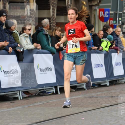 05.10.2025 - 20. swb-Marathon Bremen Strokosch-Dieckow http://msf.ph/oto/9221980 05.10.2025 10:40:35 Ziel 11114 meine-sportfotos.de