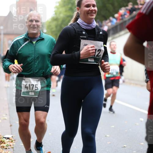 05.10.2025 - 20. swb-Marathon Bremen Michael Strokosch http://msf.ph/oto/9221986 05.10.2025 12:58:05 Laufen 4175 meine-sportfotos.de