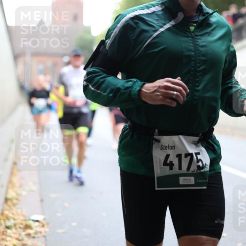 05.10.2025 - 20. swb-Marathon Bremen Michael Strokosch http://msf.ph/oto/9221988 05.10.2025 12:58:06 Laufen 4175 meine-sportfotos.de