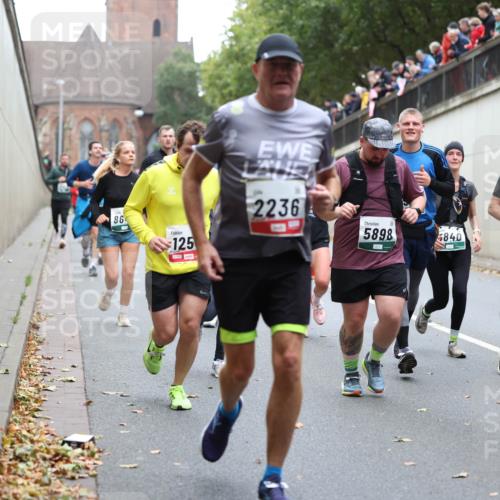 05.10.2025 - 20. swb-Marathon Bremen Michael Strokosch http://msf.ph/oto/9221992 05.10.2025 12:58:08 Laufen 86, 125, 2236, 5898, 5840, 18, 5832 meine-sportfotos.de