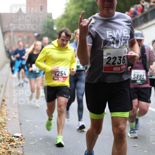 05.10.2025 - 20. swb-Marathon Bremen Michael Strokosch http://msf.ph/oto/9221995 05.10.2025 12:58:09 Laufen 2254, 2236, 00017, 5898, 989 meine-sportfotos.de