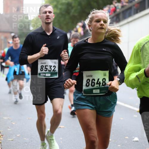 05.10.2025 - 20. swb-Marathon Bremen Michael Strokosch http://msf.ph/oto/9222001 05.10.2025 12:58:11 Laufen 8532, 8648, 4338, 05945 meine-sportfotos.de
