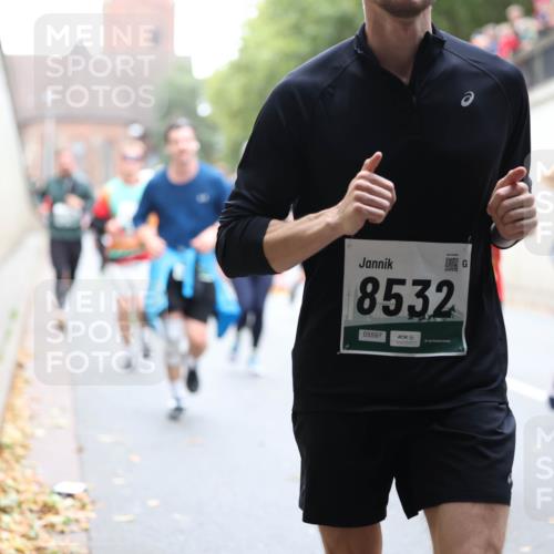 05.10.2025 - 20. swb-Marathon Bremen Michael Strokosch http://msf.ph/oto/9222004 05.10.2025 12:58:12 Laufen 8532, 05597 meine-sportfotos.de