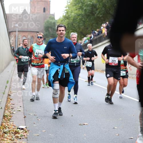 05.10.2025 - 20. swb-Marathon Bremen Michael Strokosch http://msf.ph/oto/9222005 05.10.2025 12:58:13 Laufen 5412, 402, 15, 1059, 171 meine-sportfotos.de