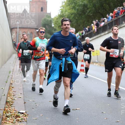 05.10.2025 - 20. swb-Marathon Bremen Michael Strokosch http://msf.ph/oto/9222006 05.10.2025 12:58:13 Laufen 5412, 024, 171, 20 meine-sportfotos.de