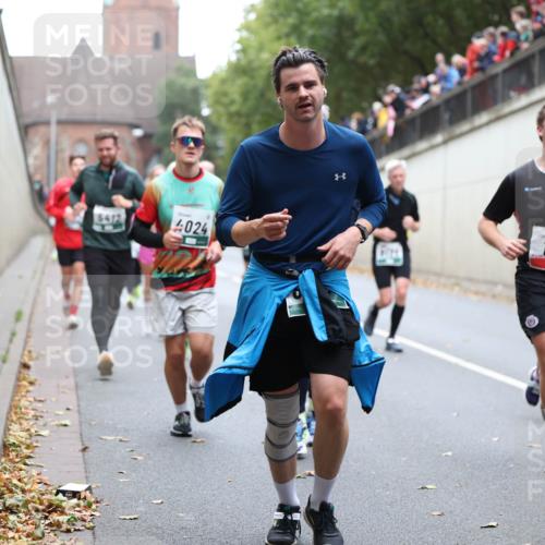 05.10.2025 - 20. swb-Marathon Bremen Michael Strokosch http://msf.ph/oto/9222008 05.10.2025 12:58:14 Laufen 6412, 4024, 171 meine-sportfotos.de