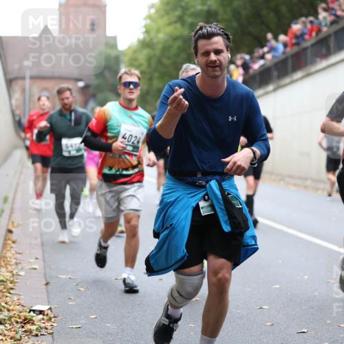 05.10.2025 - 20. swb-Marathon Bremen Michael Strokosch http://msf.ph/oto/9222009 05.10.2025 12:58:14 Laufen 4024 meine-sportfotos.de