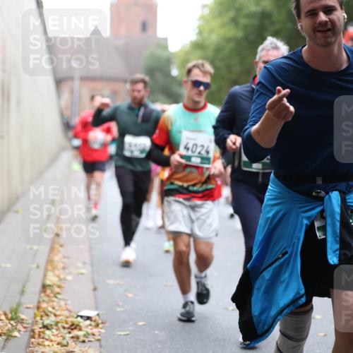 05.10.2025 - 20. swb-Marathon Bremen Michael Strokosch http://msf.ph/oto/9222011 05.10.2025 12:58:14 Laufen 4024 meine-sportfotos.de