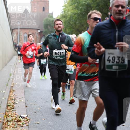 05.10.2025 - 20. swb-Marathon Bremen Michael Strokosch http://msf.ph/oto/9222013 05.10.2025 12:58:15 Laufen 328, 4045, 54, 12, 4, 15, 1, 4939 meine-sportfotos.de