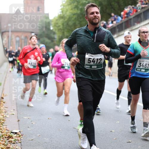 05.10.2025 - 20. swb-Marathon Bremen Michael Strokosch http://msf.ph/oto/9222016 05.10.2025 12:58:16 Laufen 4828, 749, 54, 12, 06743, 3461 meine-sportfotos.de