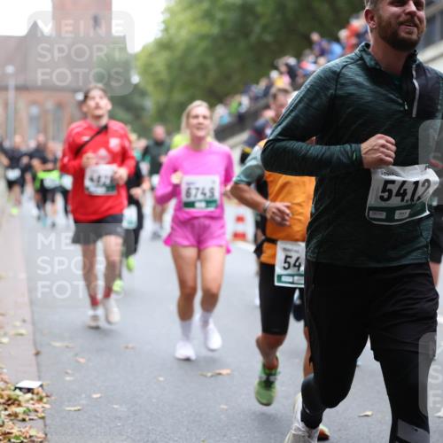 05.10.2025 - 20. swb-Marathon Bremen Michael Strokosch http://msf.ph/oto/9222017 05.10.2025 12:58:17 Laufen 6745, 54, 54123461, 06743 meine-sportfotos.de