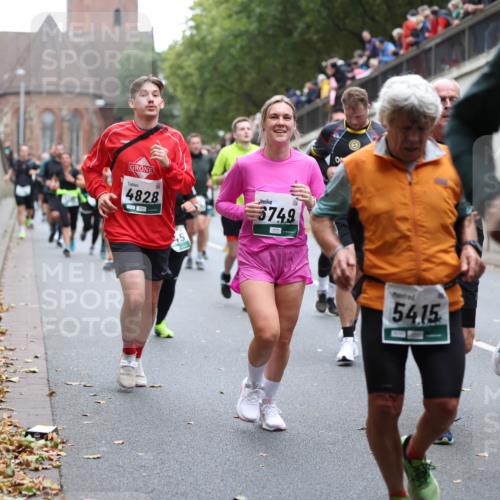 05.10.2025 - 20. swb-Marathon Bremen Michael Strokosch http://msf.ph/oto/9222019 05.10.2025 12:58:17 Laufen 4828, 3749, 54, 15 meine-sportfotos.de