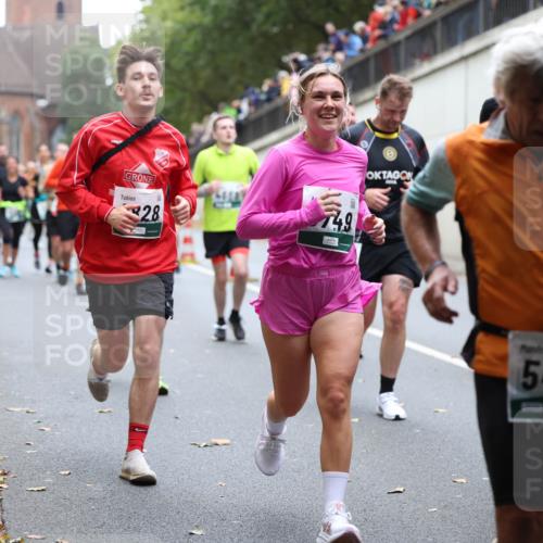 05.10.2025 - 20. swb-Marathon Bremen Michael Strokosch http://msf.ph/oto/9222022 05.10.2025 12:58:17 Laufen 28, 74, 9, 54, 15 meine-sportfotos.de