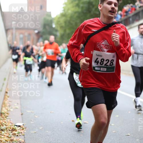 05.10.2025 - 20. swb-Marathon Bremen Michael Strokosch http://msf.ph/oto/9222026 05.10.2025 12:58:18 Laufen 4828, 07905 meine-sportfotos.de